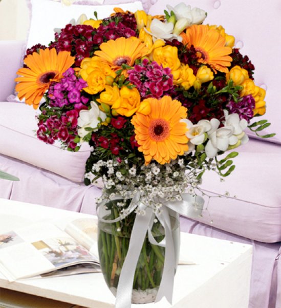 オレンジガーベラミックスブーケ 花器付き アジア 台湾 海外にお花のプレゼントを送るならラスティンググリーン